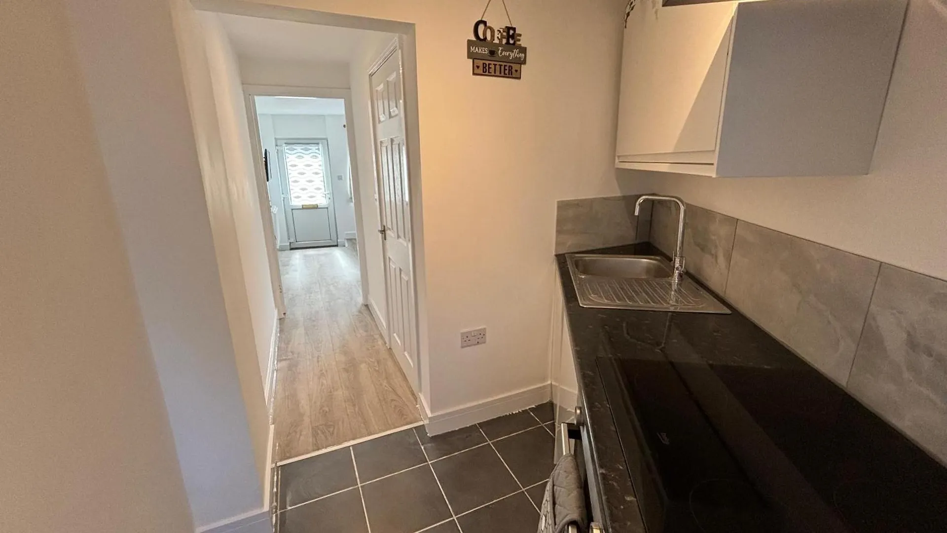Modern & Cozy Gem - 10Min To City Center - Parking York Apartment