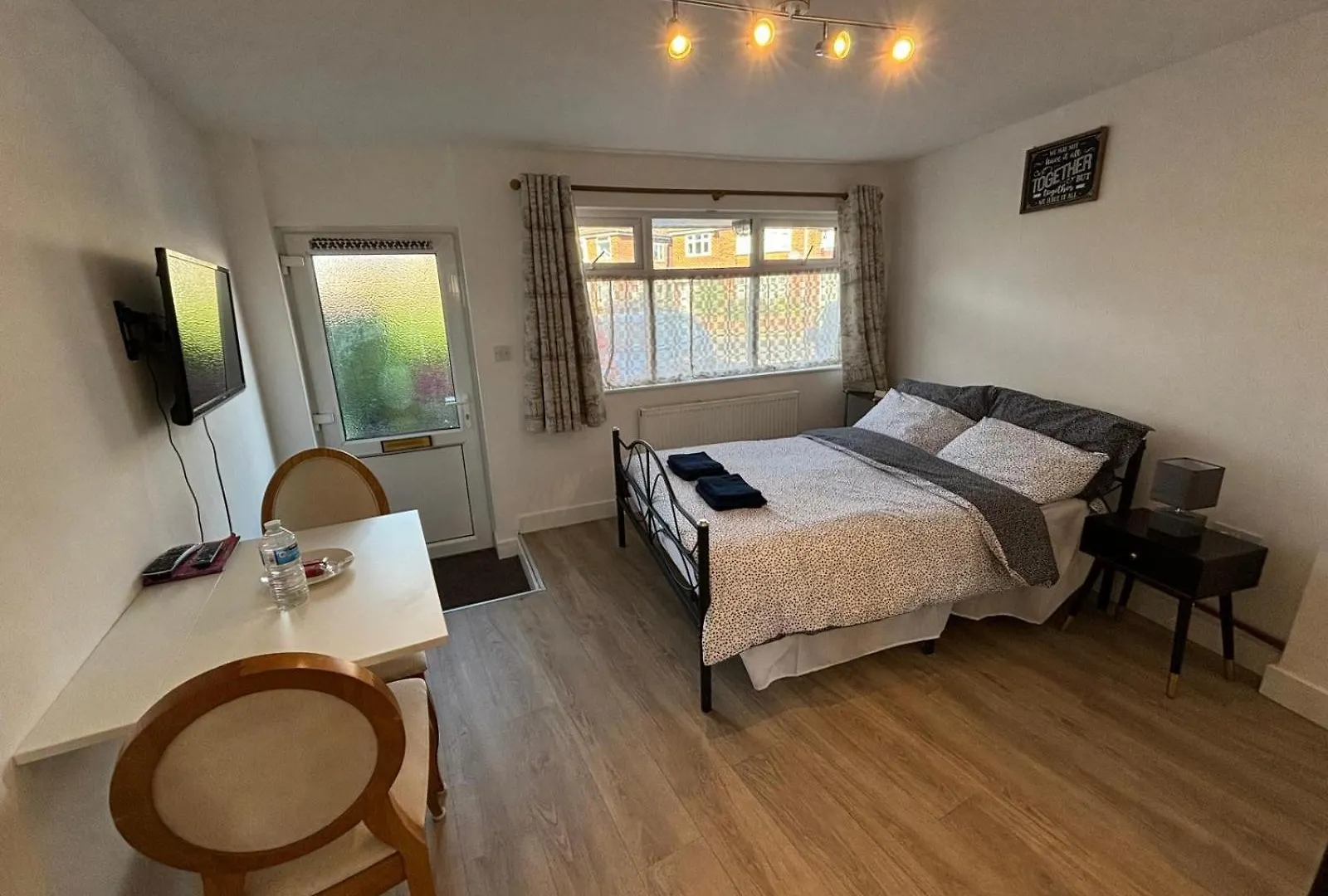 יורק Modern & Cozy Gem - 10Min To City Center - Parking