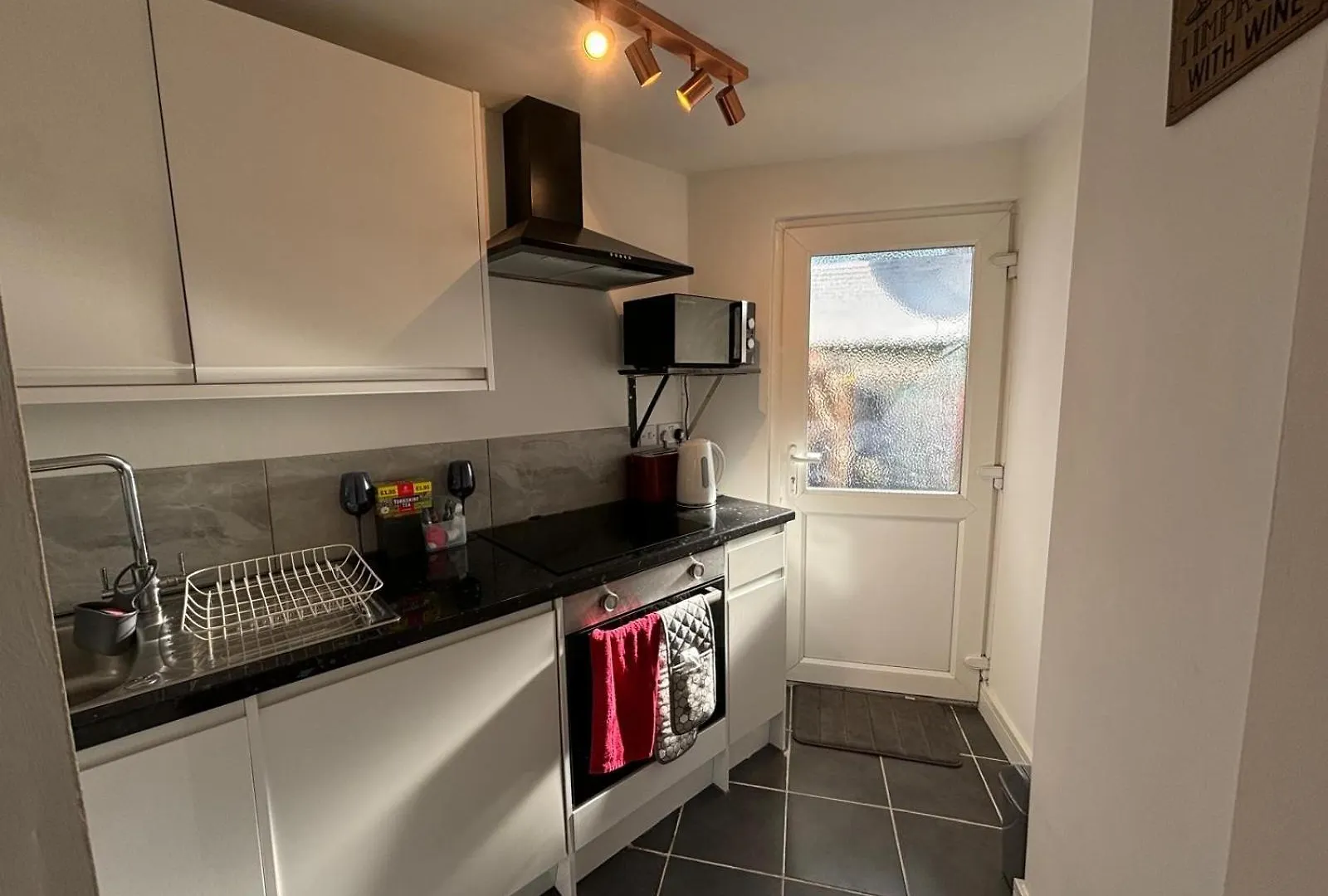 דירה יורק Modern & Cozy Gem - 10Min To City Center - Parking